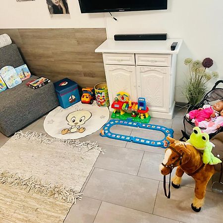 2 Room Galerie Einliegerwohnung In Rheinstetten, Messe Naehe, Rollstuhlfahrer Geeignet Luaran gambar